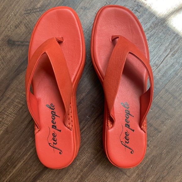 ❤️NEW❤️ Free People Haven Thong Flatform Leather Platform Sandal, Flame Red - Picture 2 of 6